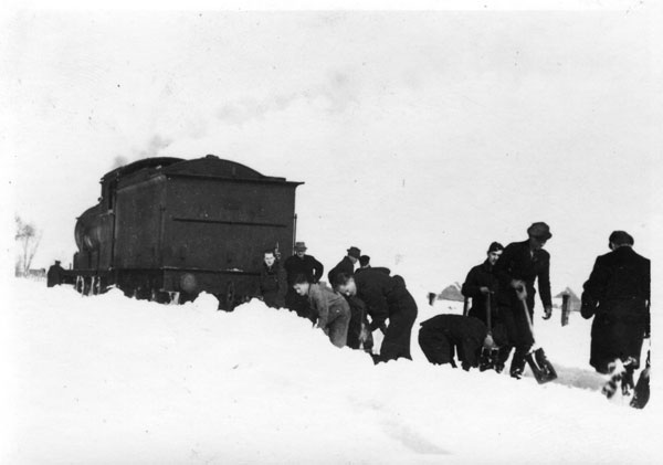 Digging out the train near Watton Station 1947